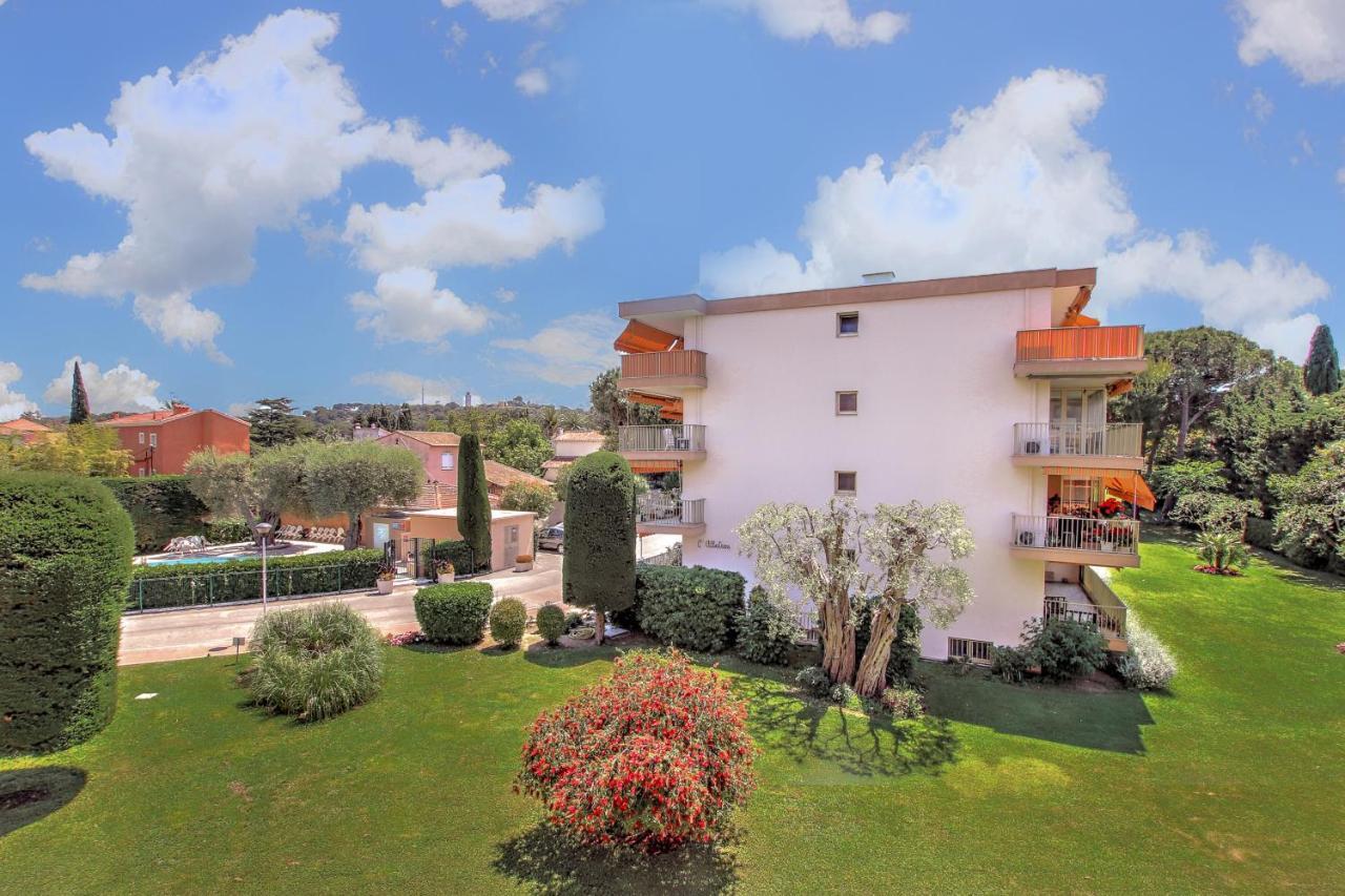 Modern Family 5 Min To +pool +garage Apartment